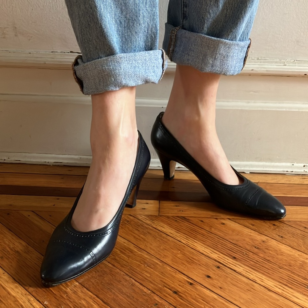 Ferragamo for Saks Fifth Avenue Navy Leather Embossed Pumps Sz Eu 42 US 10 B
